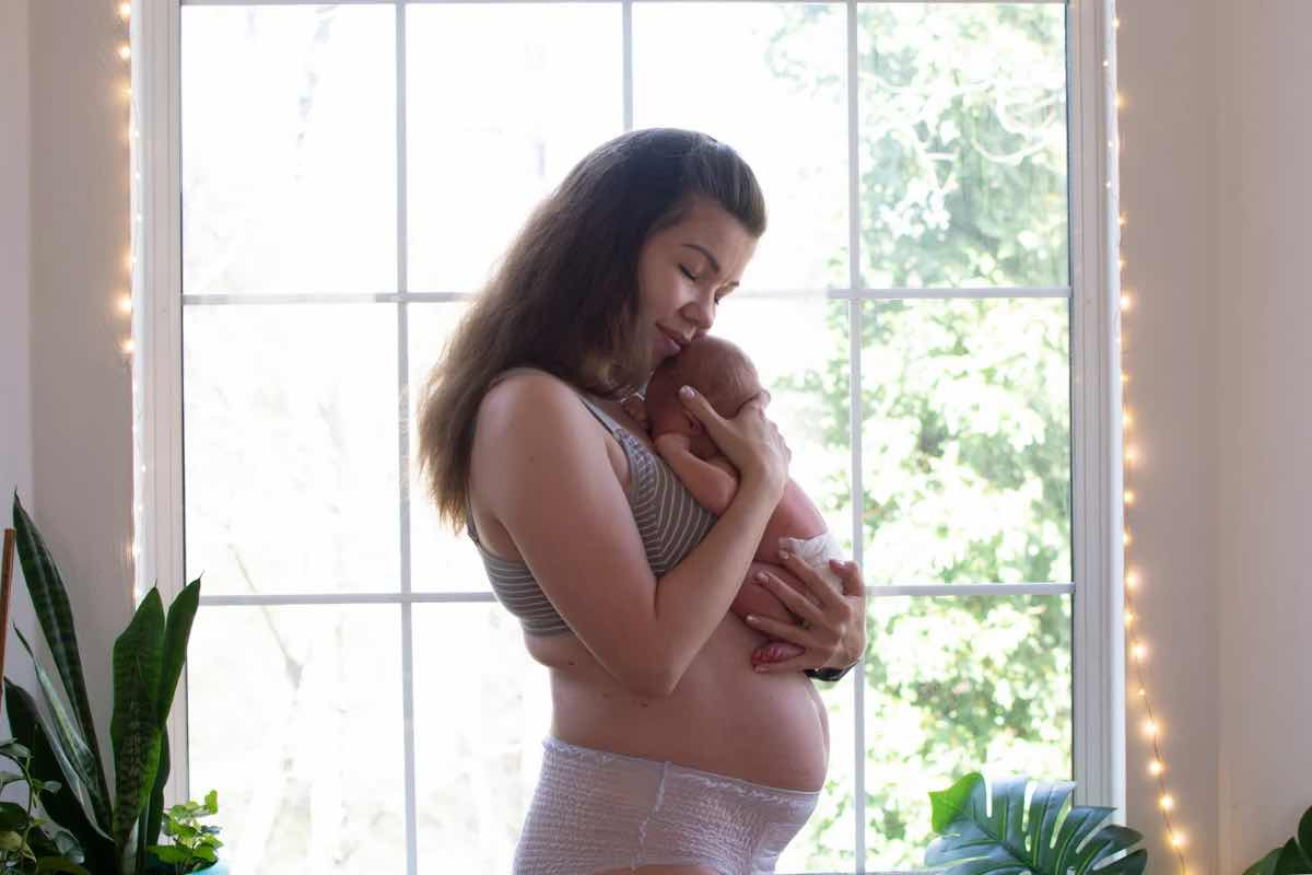 image-of-a-mother-holding-her-newborn-for-how-to-lose-postpartum-belly-fat